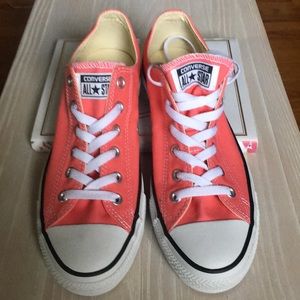 ⭐️👟NWOB Converse Sneakers👟⭐️
